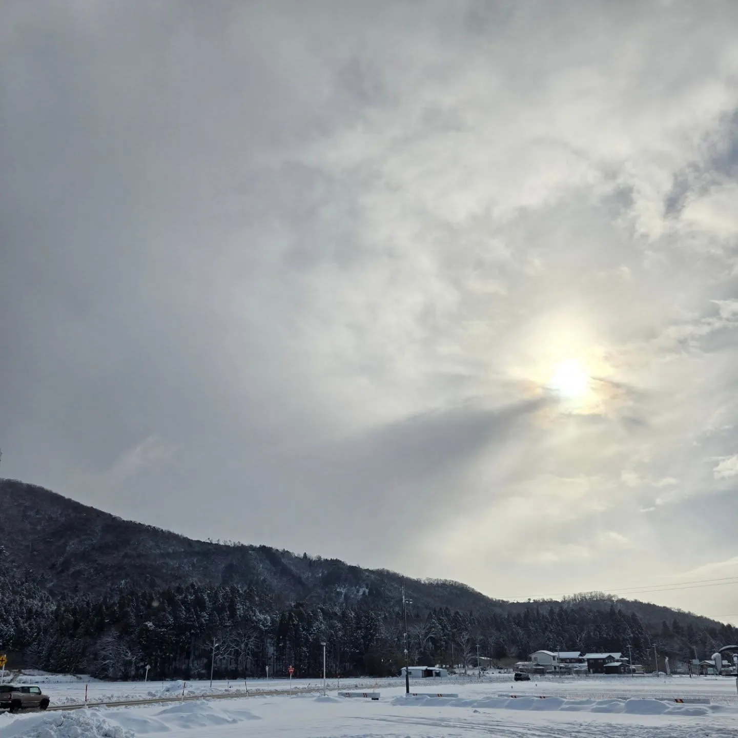 長浜の皆様、朝から雪が降り続いて大変な状況でしたが、焼肉まる...