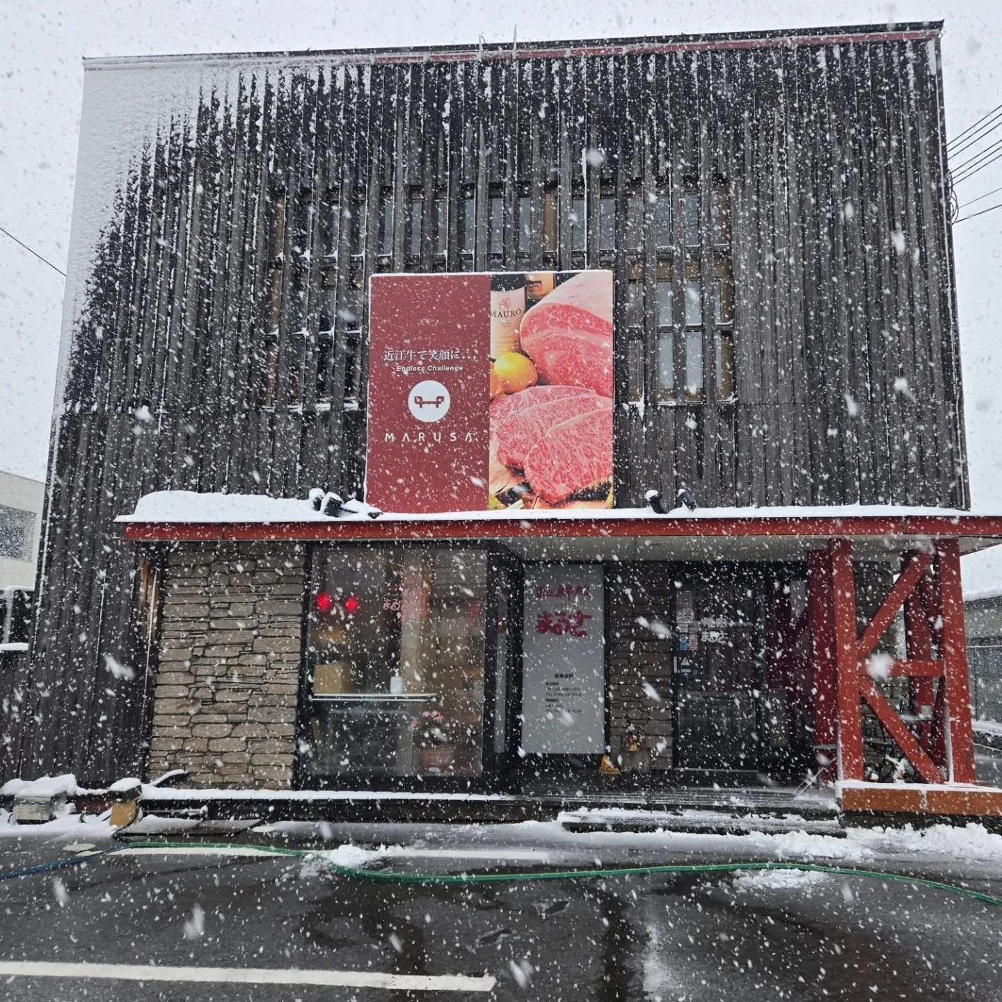 奥伊吹スキー場や余呉高原スキー場が活気づくこの季節、雪に包ま...